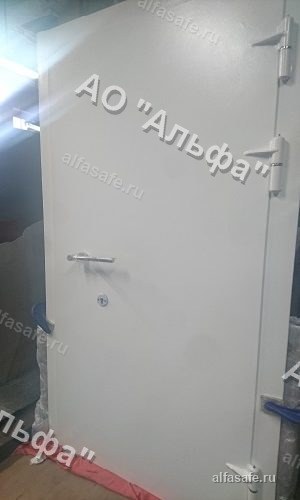 Фото АО «Альфа»: Взрывозащитная дверь ДПВЗУ снаружи